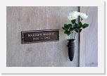 2_Westwood Memorial Park (10) * Am Boden stand ein grosser Rosenstrauß mit einer Karte Forever Love, Ron! * 2592 x 1728 * (2.25MB)
